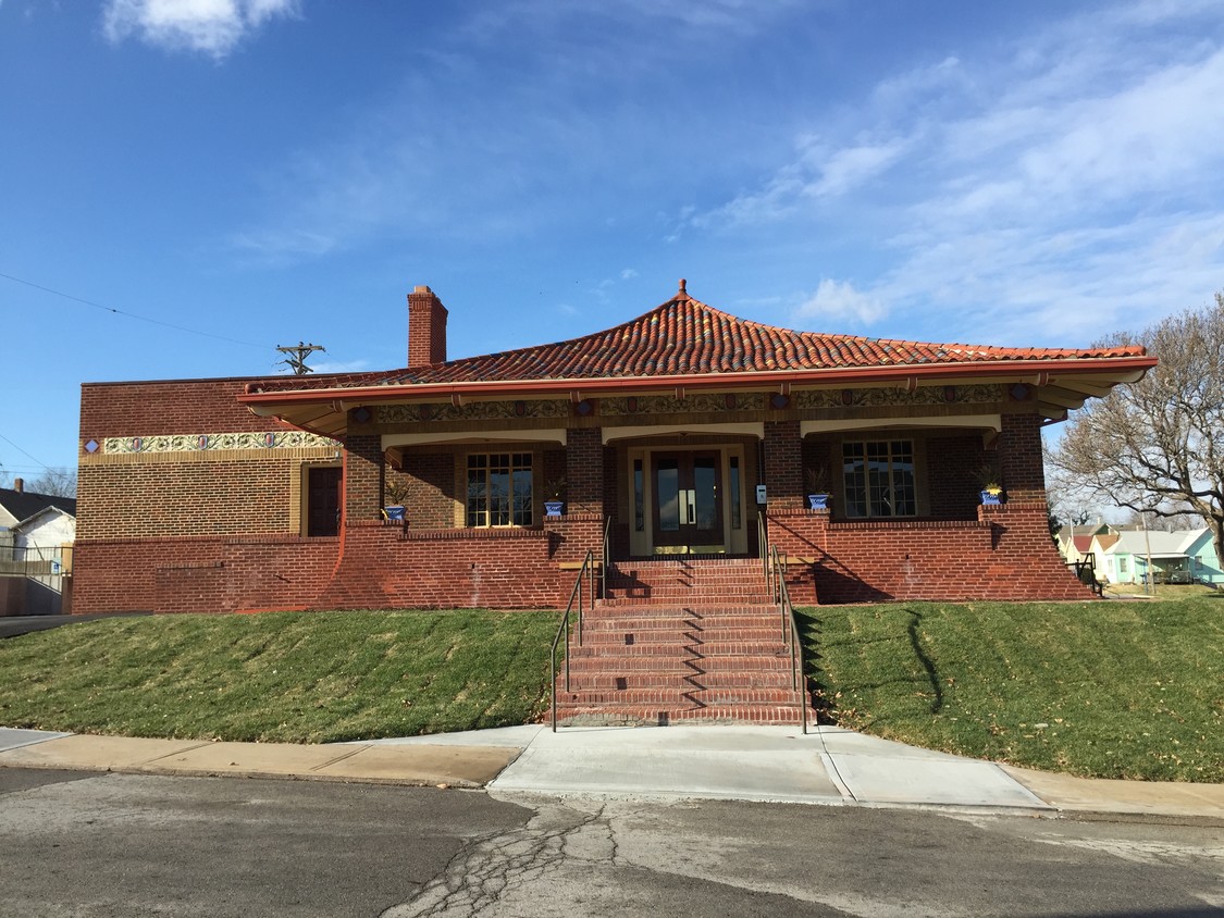 Front - 1404 S 37th St
