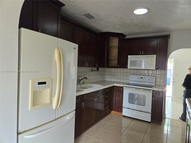 Foto del edificio - 7785 SW 36th St