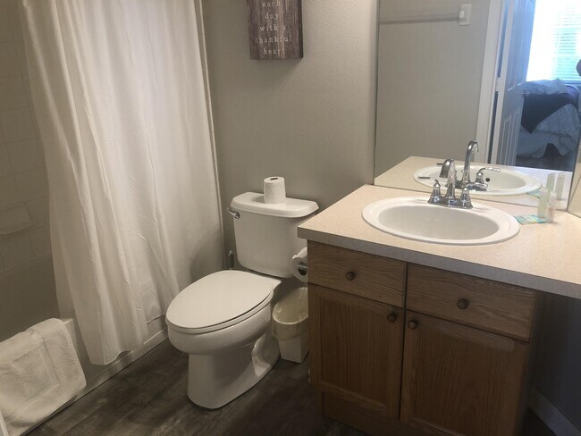 Building Photo - 8107 Coconut Palm Way