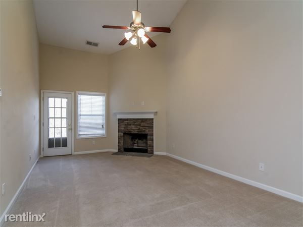 Foto del edificio - 103 Cypress Ct