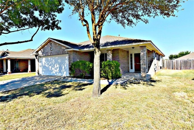 Building Photo - 1110 Henderson Dr