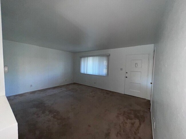 Foto del edificio - Freshly painted home with large backyard. ...