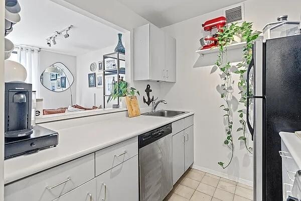 Foto del edificio - 445 W 19th St