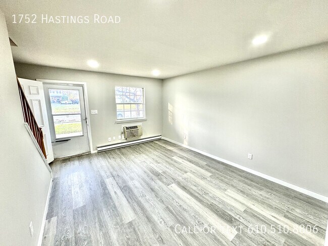 Building Photo - 1752 Hastings Rd