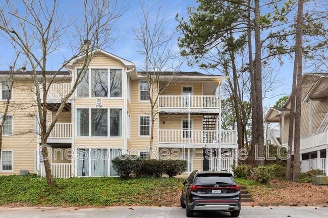 Building Photo - 1702 Augusta Dr