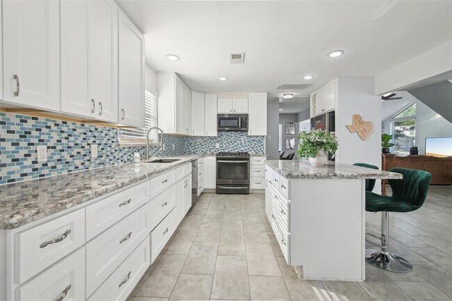 Foto del edificio - 14115 Briarhills Pkwy