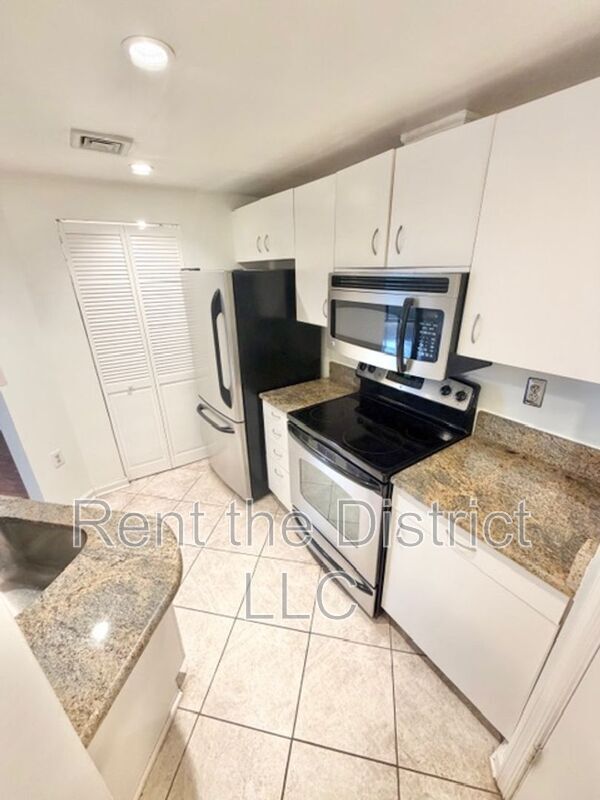 Building Photo - 2725 Connecticut Ave NW