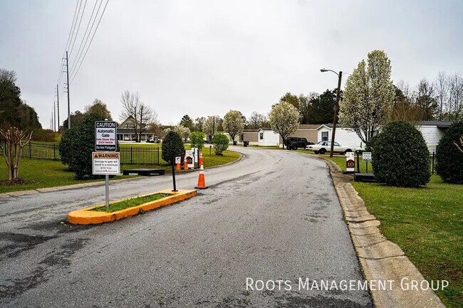 Foto del edificio - 387 Webster Rd