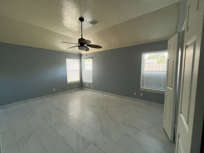 Foto del edificio - 2318 Pheasant Creek Dr