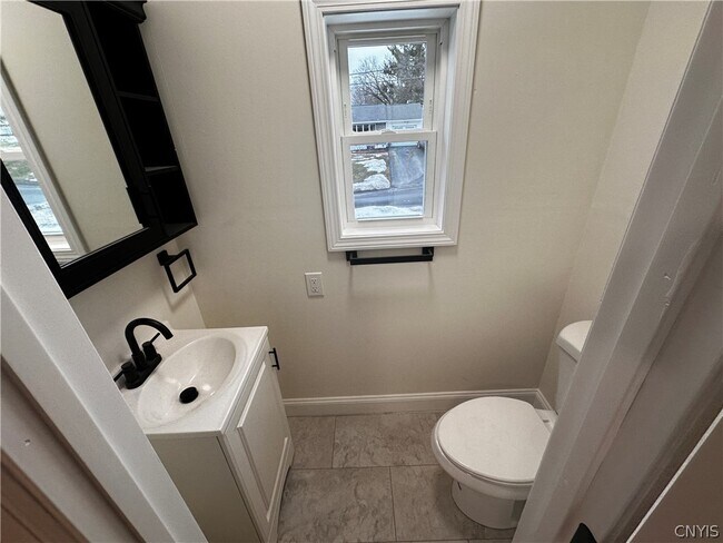 Building Photo - 14 Forest Rd