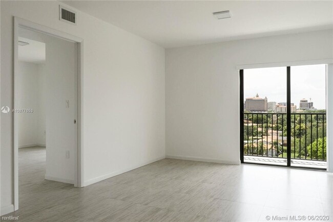 Building Photo - 1 br, 1 bath  - 1801 SW 32nd Ave