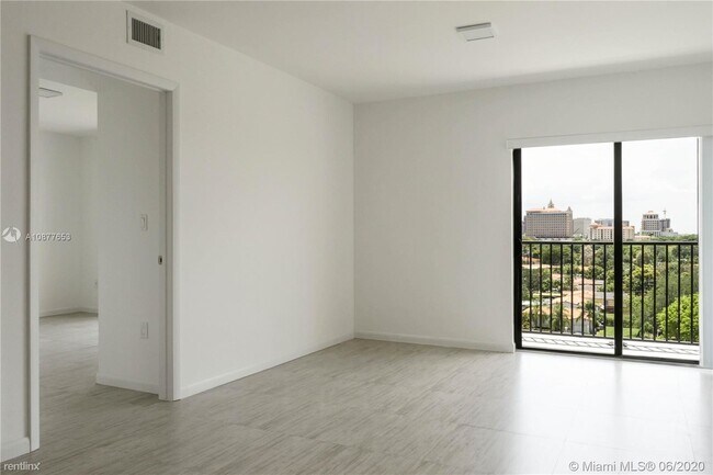 Foto del edificio - 1 br, 1 bath  - 1801 SW 32nd Ave