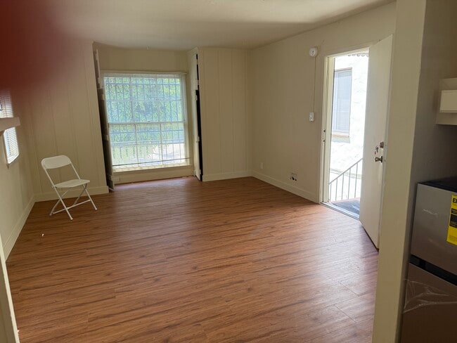 Building Photo - 1306 S Mansfield Ave