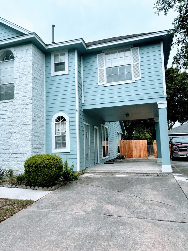 Building Photo - 412 Bradfield Dr