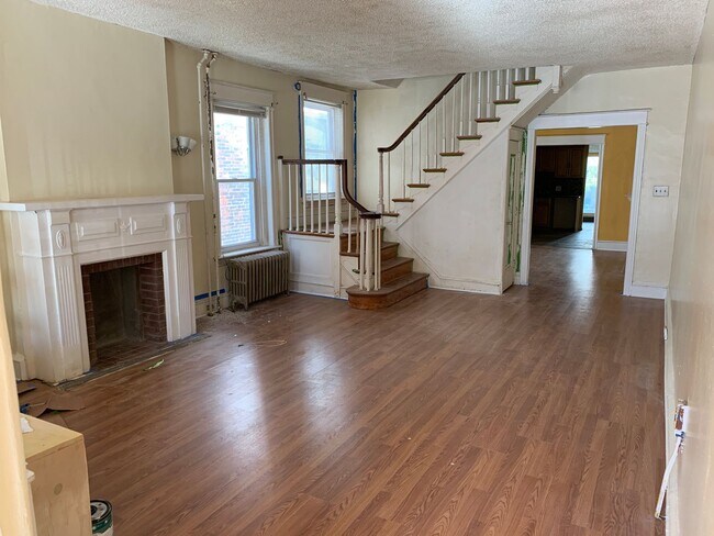 Foto del edificio - Beautiful 4-Bedroom Twin Home in Elmwood P...
