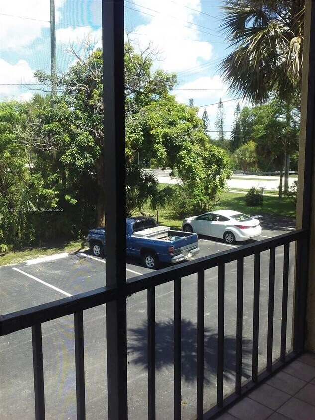 Primary Photo - 490 NW 20th St