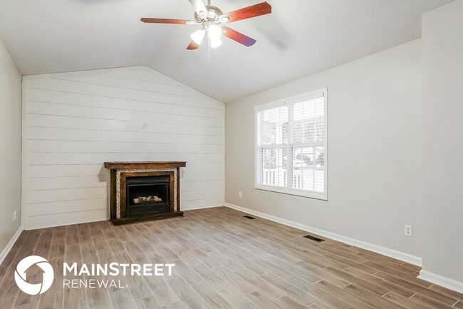 Building Photo - 241 Sommerset Dr