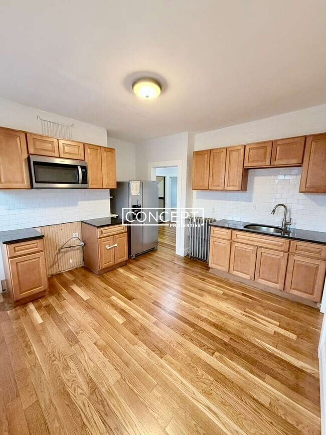 Foto del edificio - 23 Deering Rd