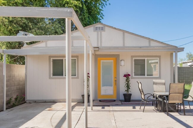 Photo - 2524 E Willetta St Apartment