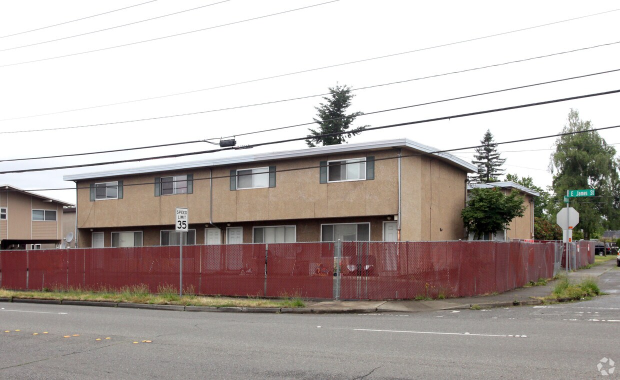 Building Photo - 703 Woodford Ave
