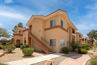 Building Photo - 1050 E Cactus Ave