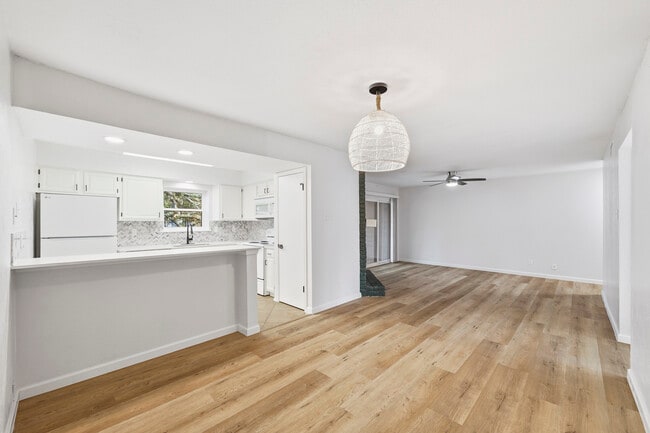 Building Photo - 15221 Berry Trail