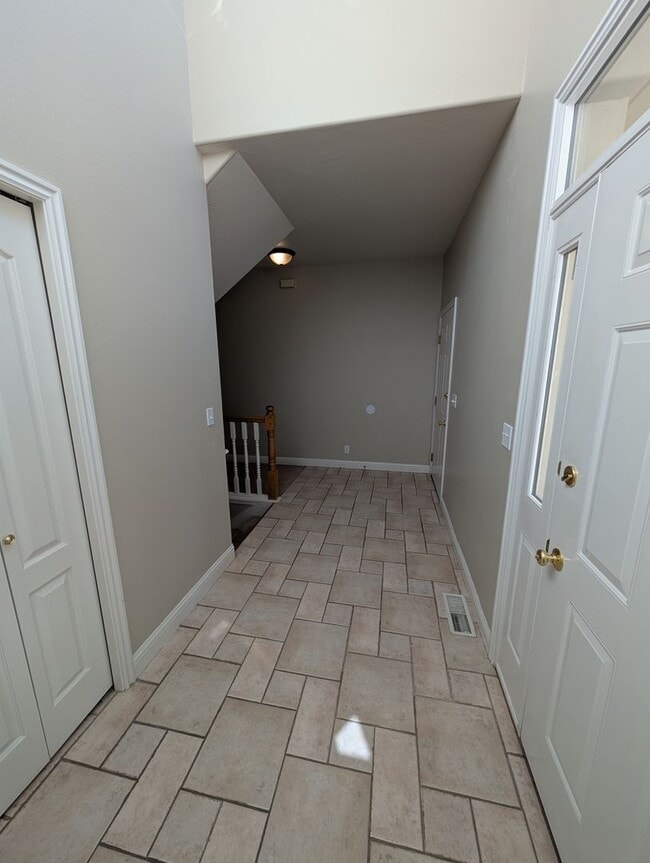 Building Photo - 1366 Delphic Way