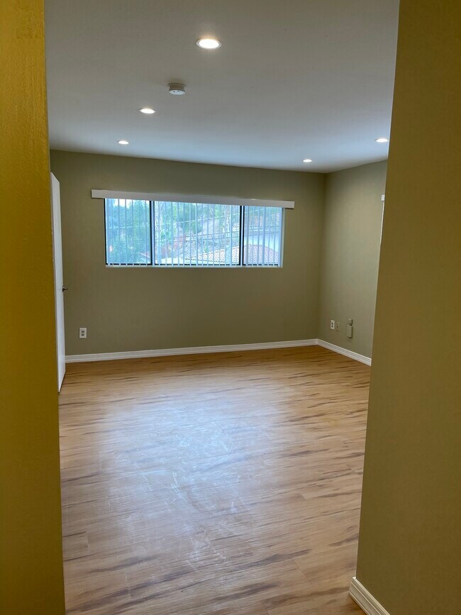 Building Photo - 22943 Cass Ave