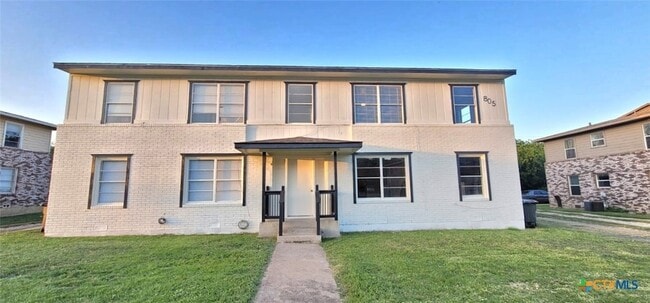 Building Photo - 805 Sissom Rd