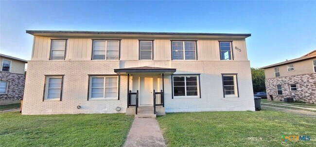 Foto del edificio - 805 Sissom Rd