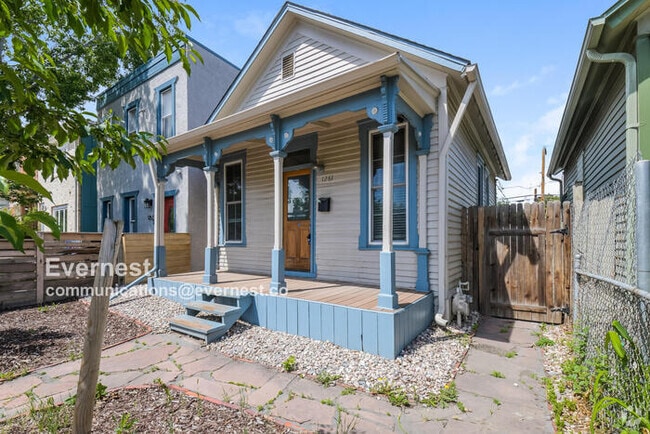 Building Photo - 1261 Lipan St