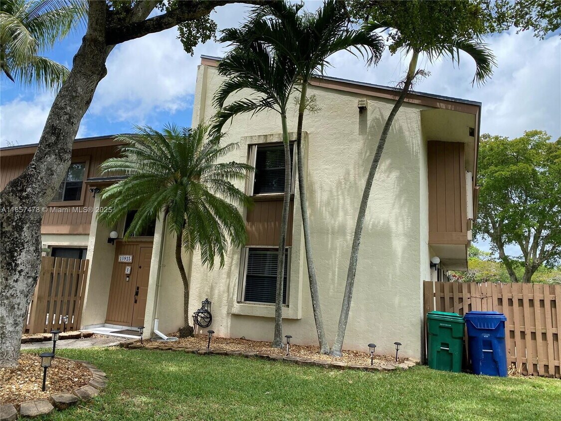 Primary Photo - 10925 SW 113th Pl
