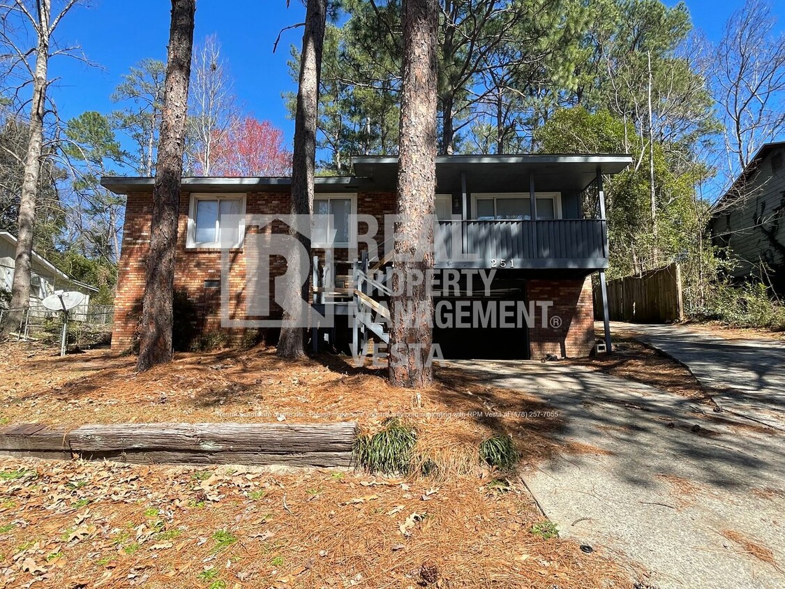 Foto principal - Charming Three Bedroom Home In Warner Robins