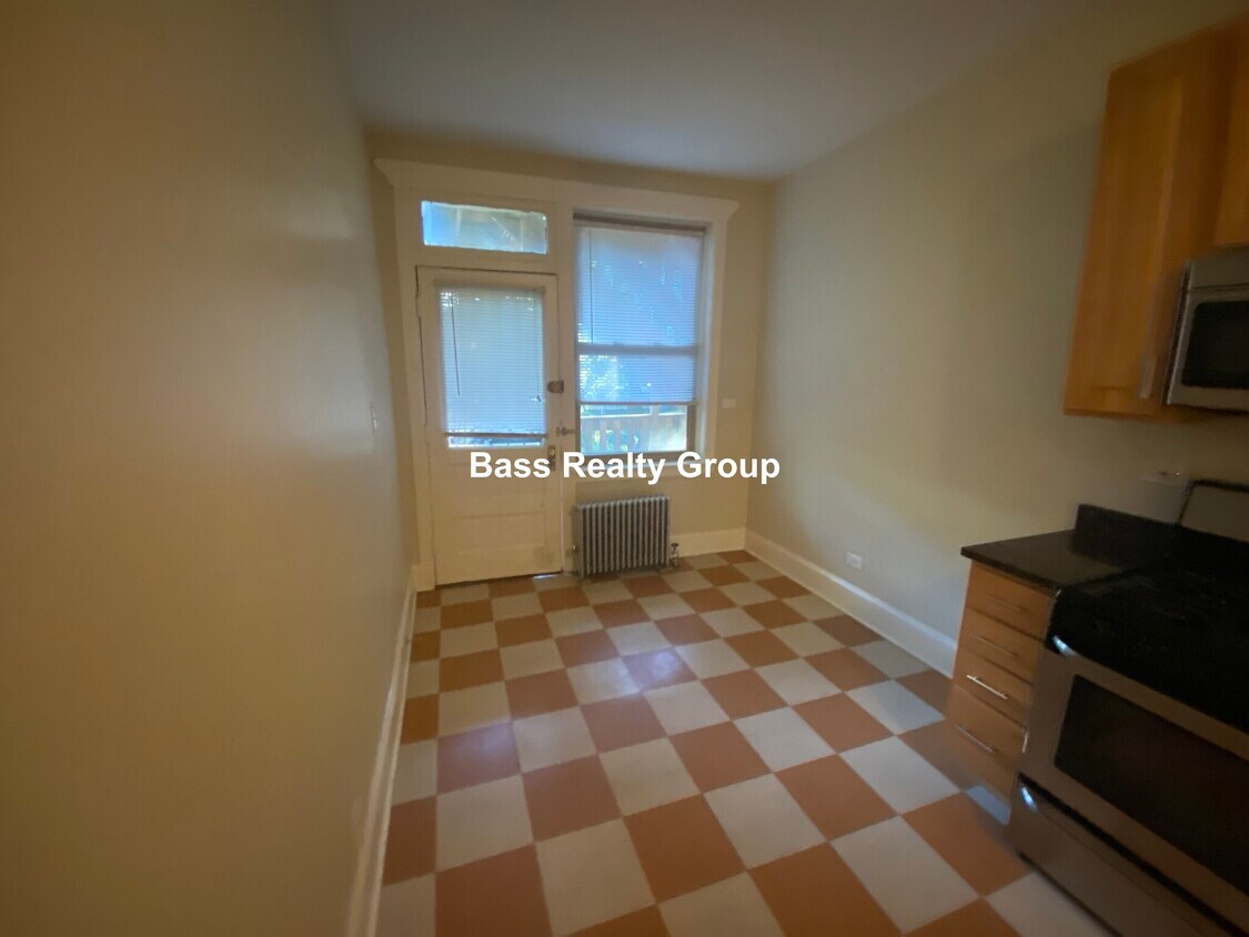 Primary Photo - 5336 S Harper Ave