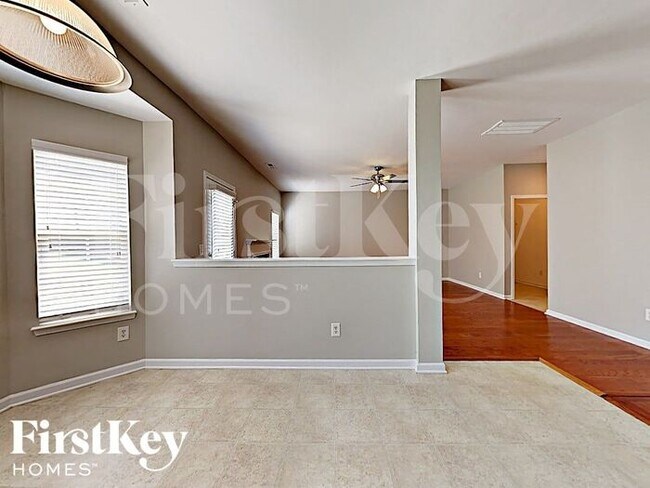 Building Photo - 9613 Rothman Ln
