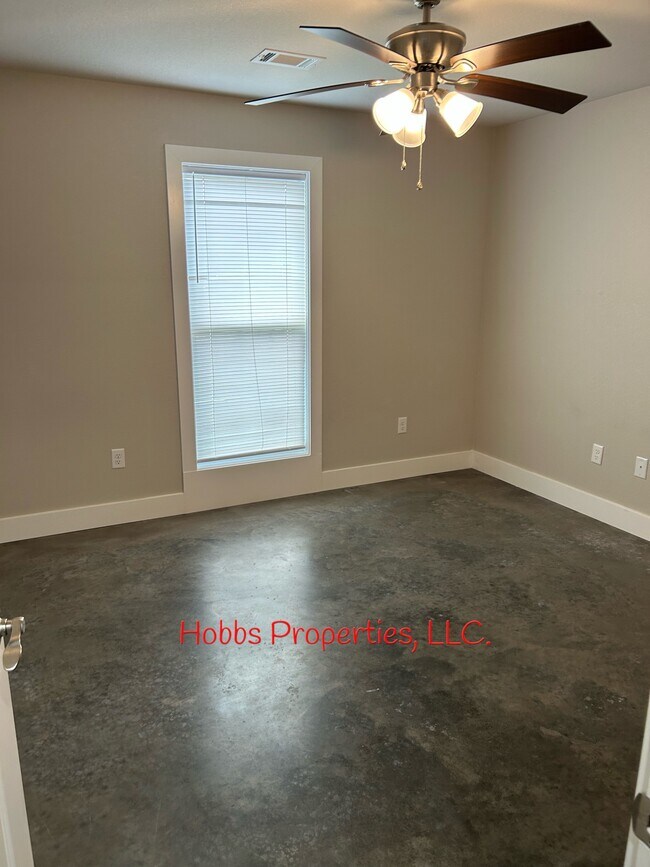 Foto del edificio - 14 Hidden Oak Dr