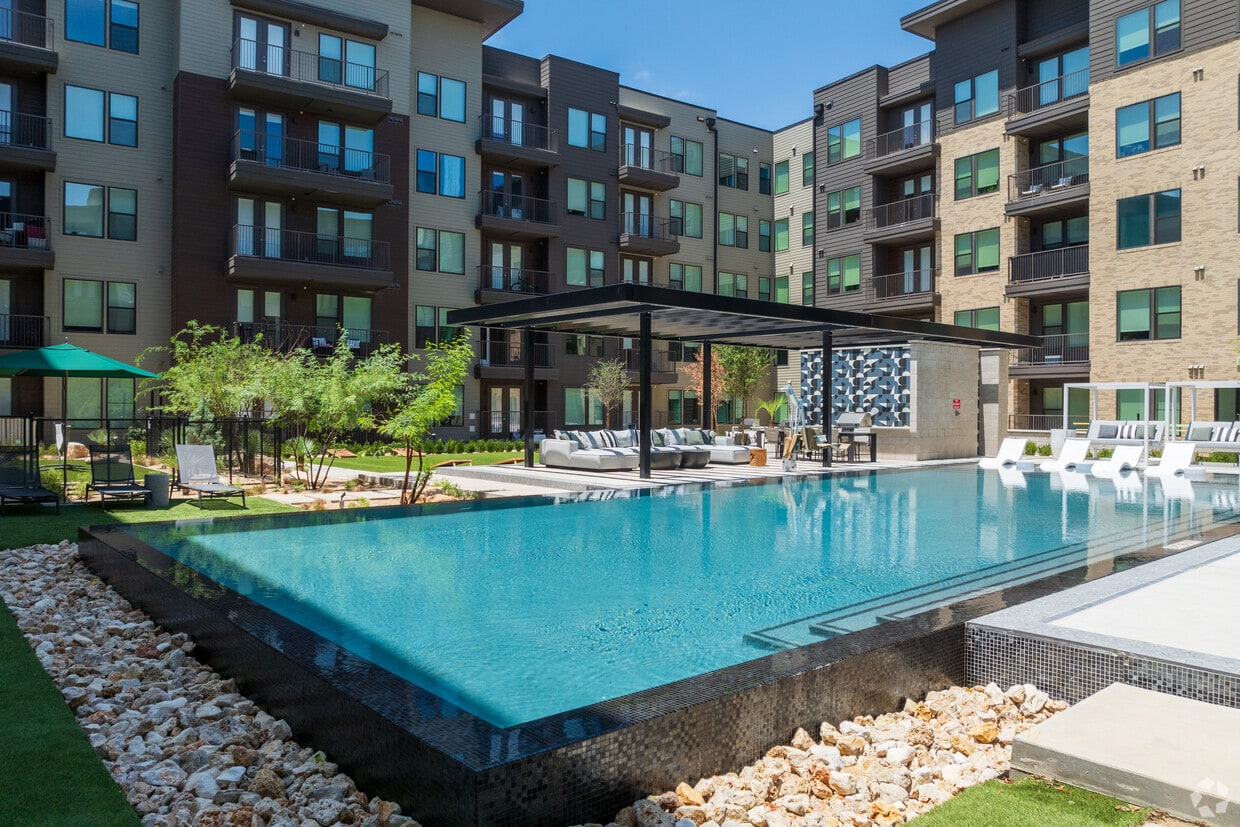 Foto principal - Revolve ATX