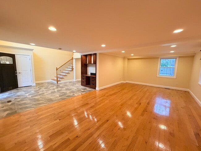 Building Photo - 112 E Quinobequin Rd