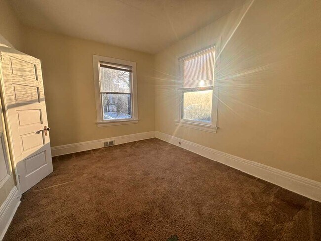 Foto del edificio - 120 E Wallace Ave