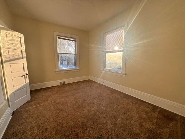 Building Photo - 120 E Wallace Ave