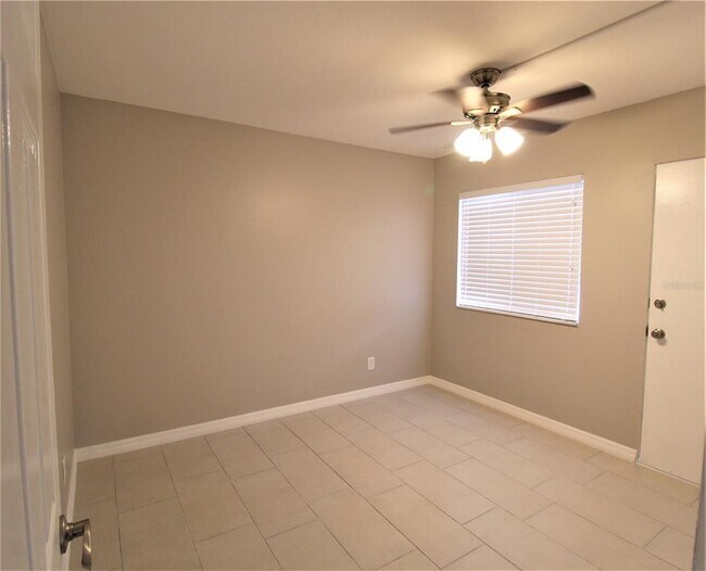 Foto del edificio - 3001 Bee Ridge Rd