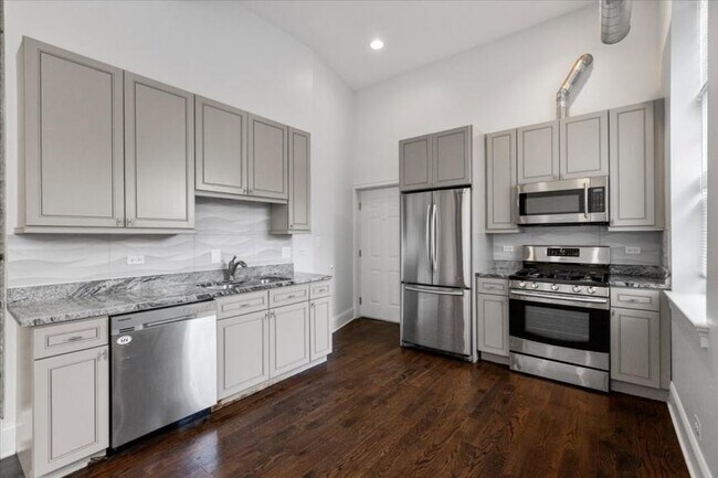 Foto del edificio - 3 bedroom in Chicago IL 60616