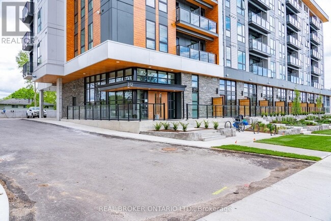 Building Photo - 312 Erb St. W
