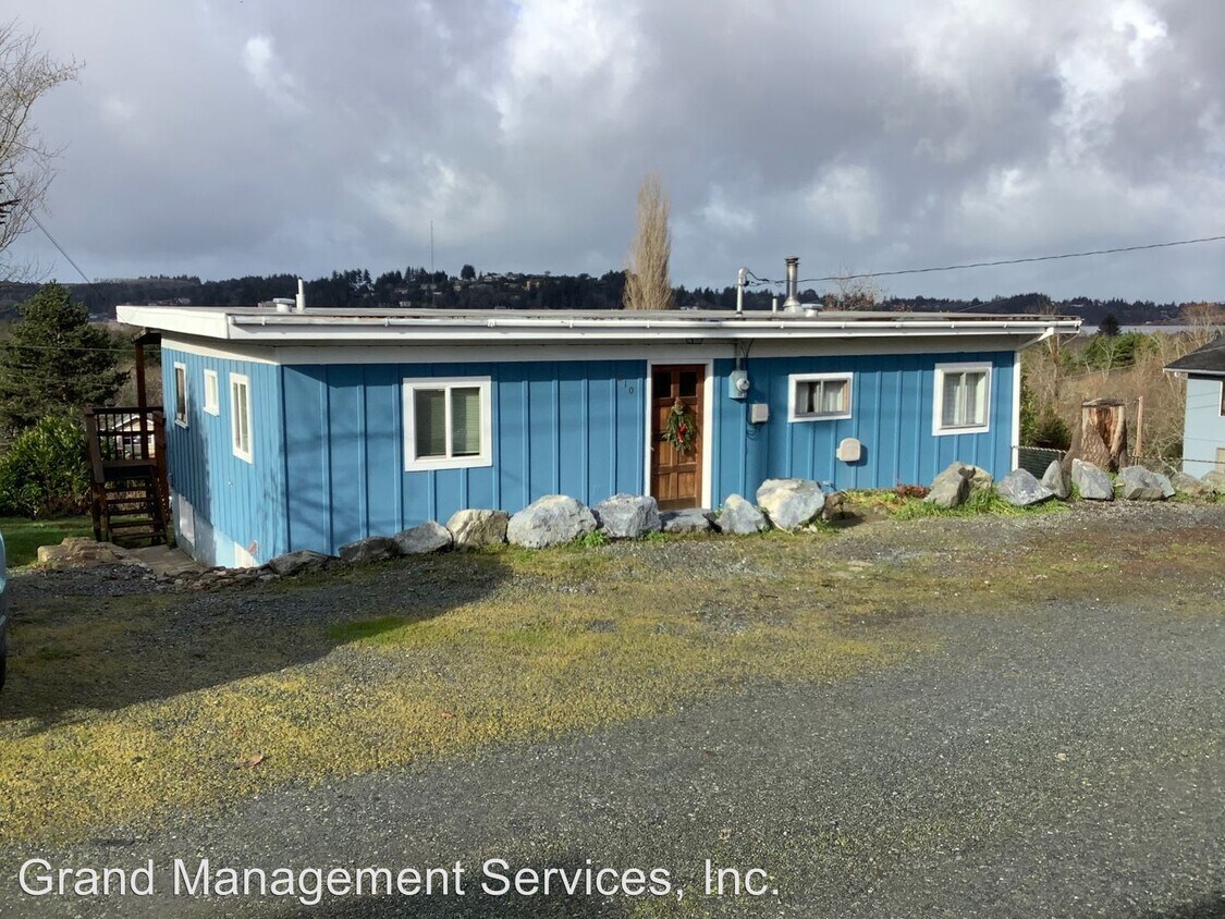 Foto principal - 4 br, 2 bath Apartment - 210 First Court
