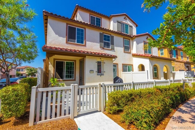 Building Photo - 1723 Pantai Ave