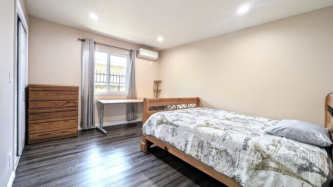 Foto del edificio - 1299 W 37th Dr