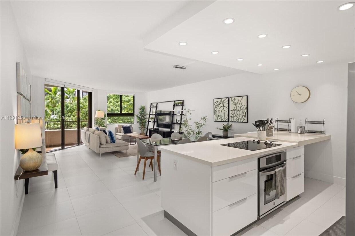 Foto principal - 101 Crandon Blvd