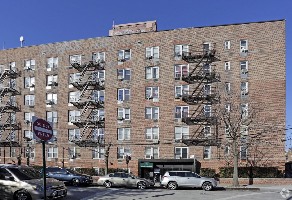 Foto del edificio - 93-35 Lamont Ave