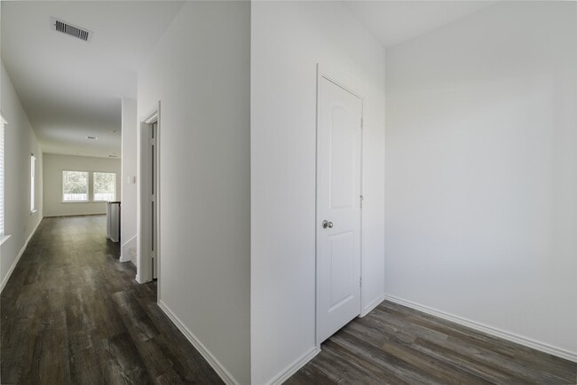 Foto del edificio - 24106 Juniper Hts Dr