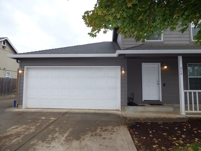 Foto del edificio - 3 bed 2.5 bath House in Stayton!! Close to...